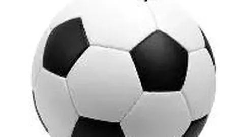 张子枫机场亮相，恋情传闻后以休闲造型示人