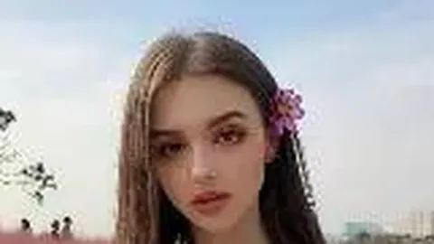 “年终期待，岁末惊喜连连；年终大礼，愿望成真！”